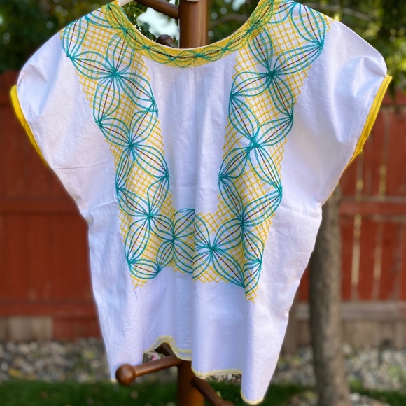 HUIPILES, MEXICAN BLOUSES - Picture 2 of 5